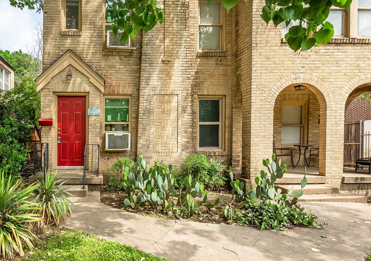 East Dallas Duplex, Walking Distance to Lower Greenville — Photo 2