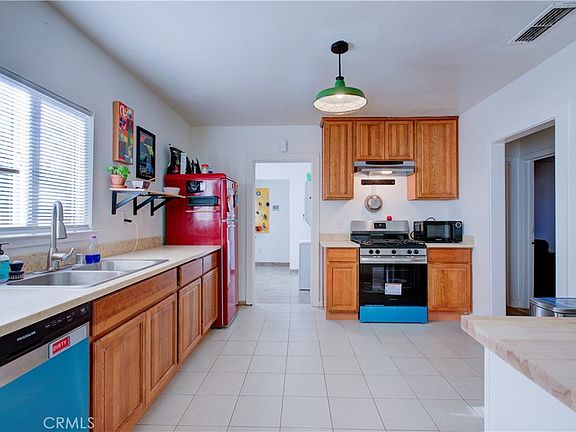 2nd image of 148 E 23rd St