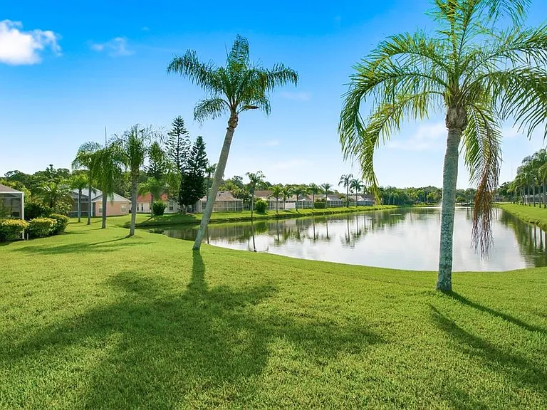 349 Fountainview Cir — Photo 34