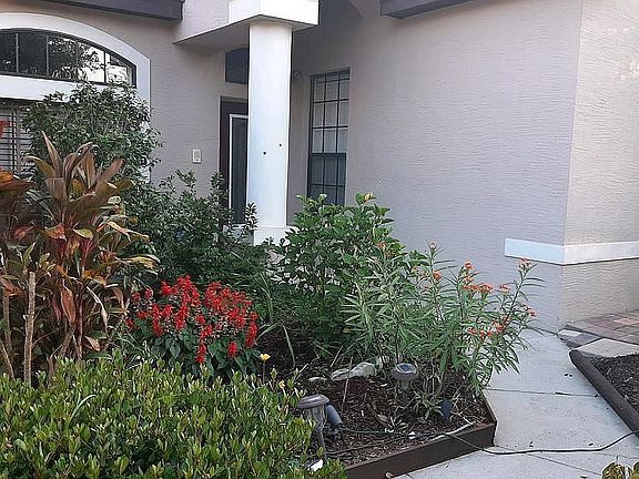 Entrance to front of house