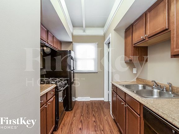 4th image of 394 Sherman Ave