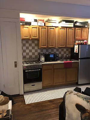 Rented by Metroline Realty | media 4