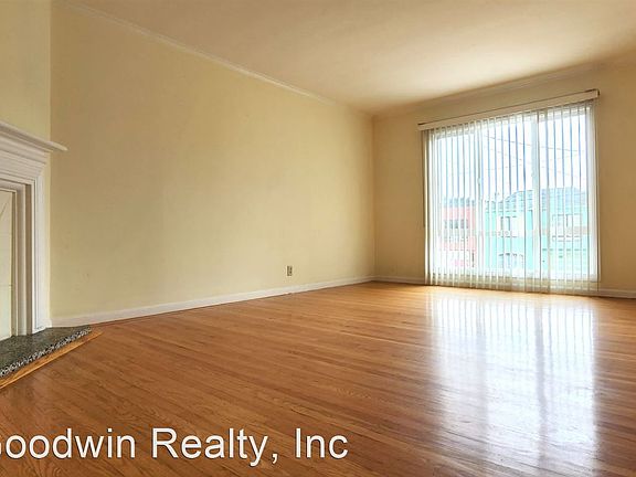 3rd image of 2800 Santiago St