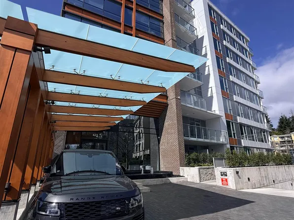 423 6th St #306, West Vancouver, BC V7T 0A1