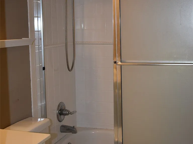 8212 Glynnwood Dr — Photo 36