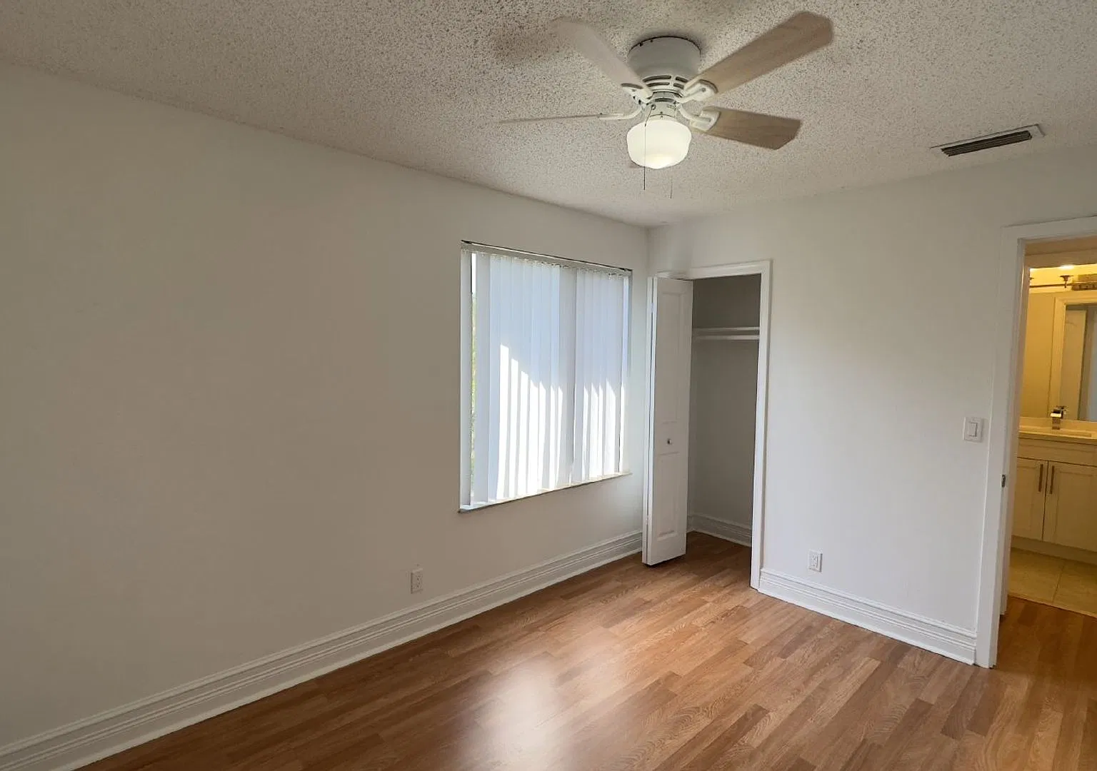 Charming 3-Bedroom Retreat with Spacious Living in West Palm Beach! — Photo 3