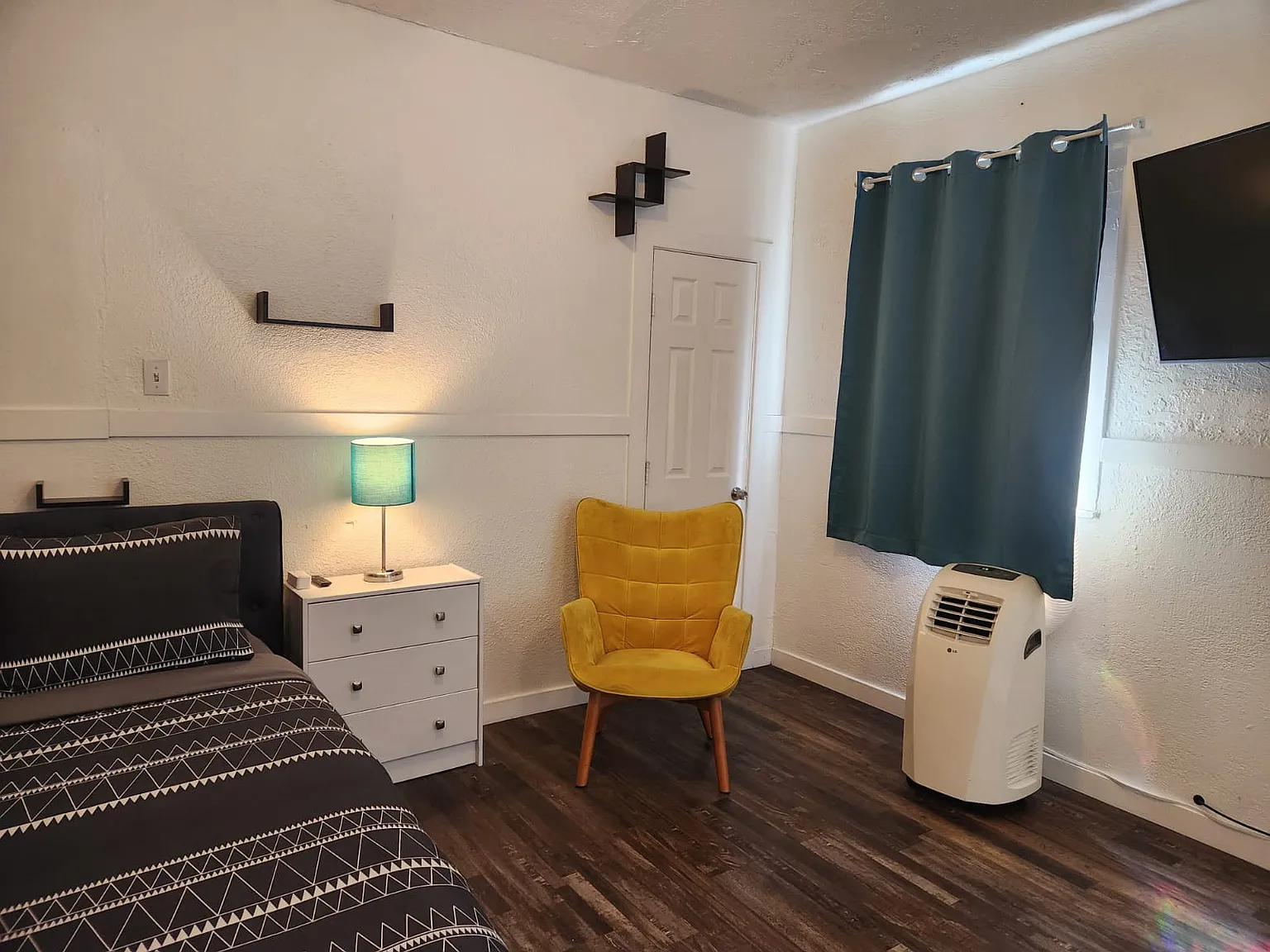1 bed, $2,000 — Photo 4