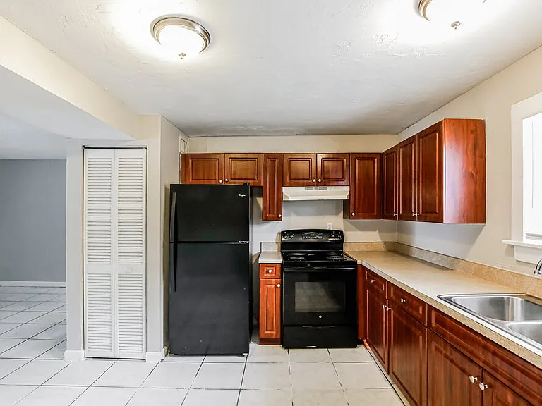 2418 SW 6th Ct — Photo 7
