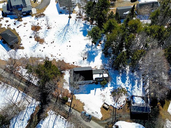 3rd image of 27 Flat Hill Rd