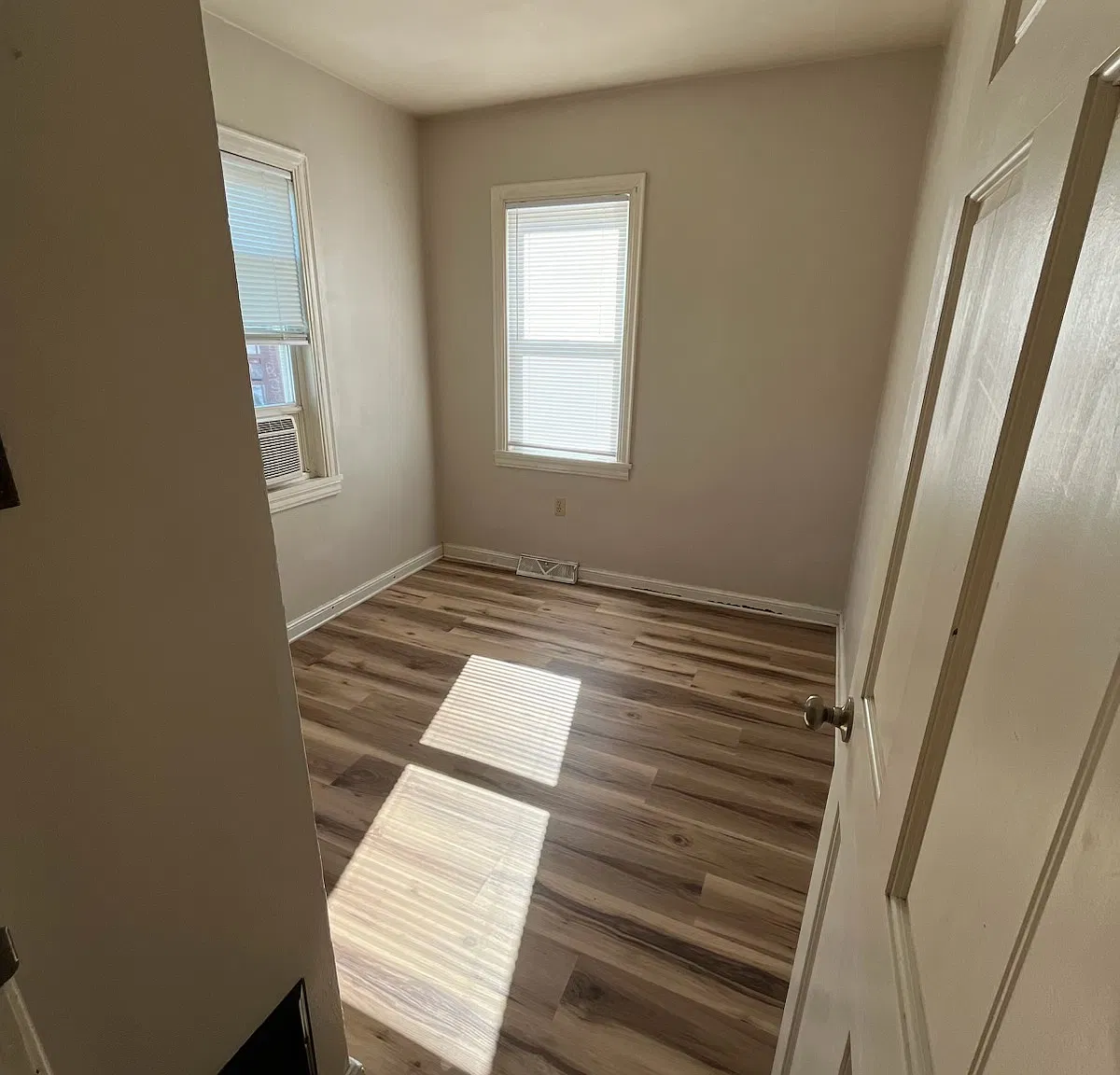 2 bed, 1.5 bath, 1400 sqft, $1,000 — Photo 2