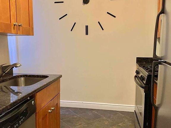 3rd image of 231 E 58th St APT 2b