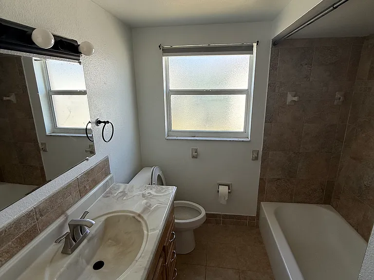 10118 Holly Dr — Photo 7