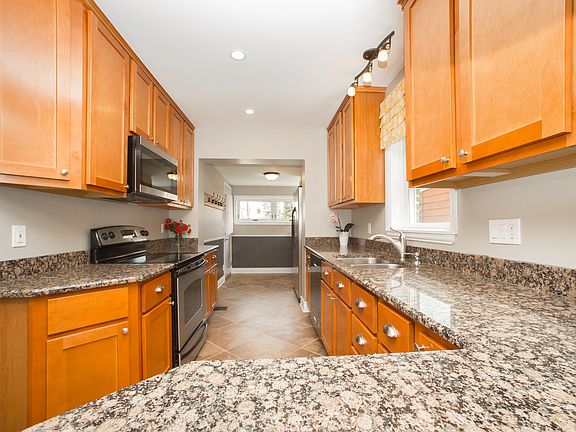4th image of 5101 S La Crosse Ave