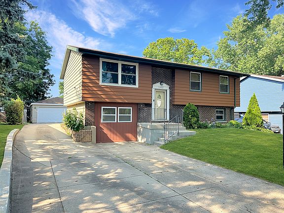 2nd image of 2402 Birch Ln