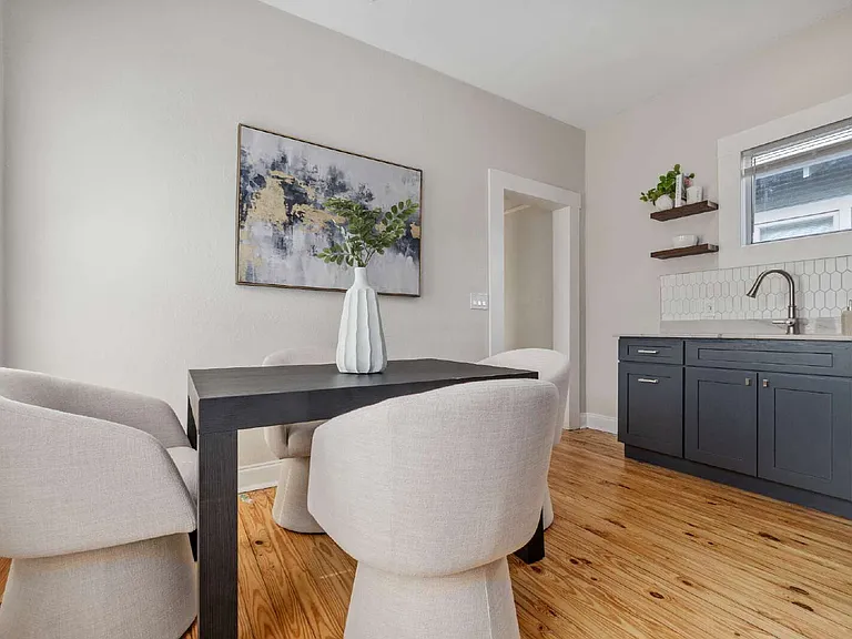 2506 1/2 E Columbus Dr — Photo 16