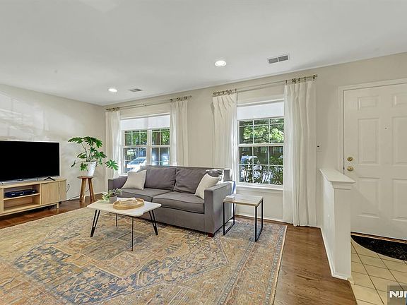 5th image of 2206 Lancaster Court