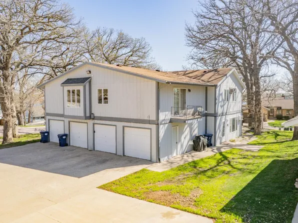 3 23rd St APT B, Spirit Lake, IA 51360