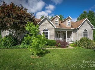 415 Kingfisher Ln, Mills River, NC 28759