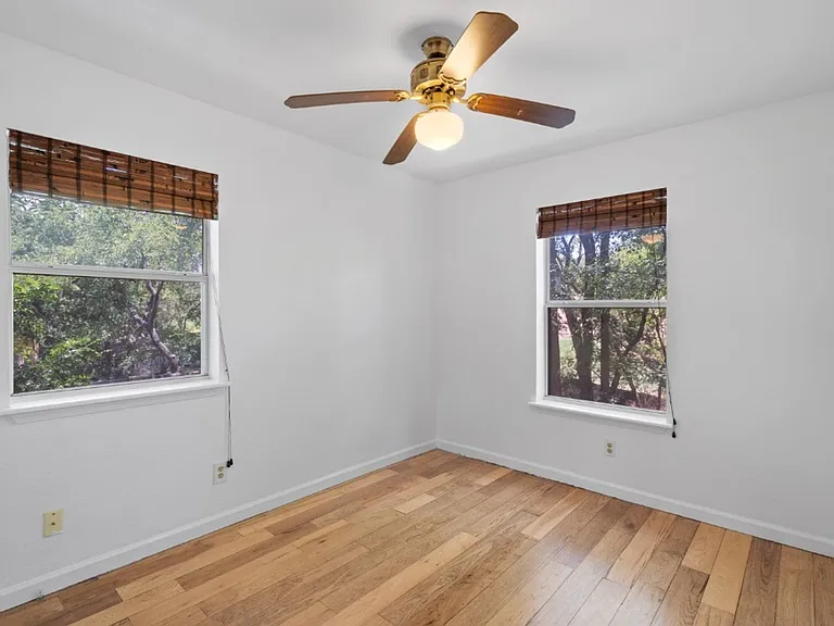 1211 Delano St — Photo 18