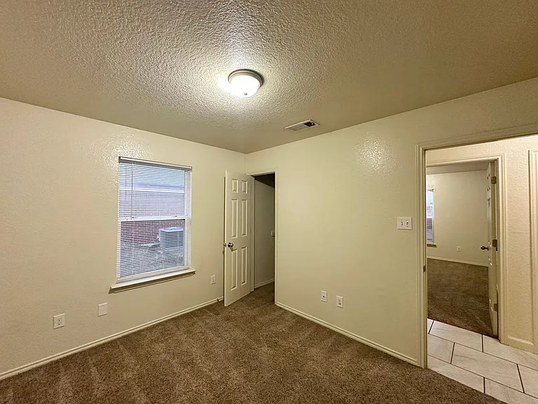 2403 Lavender Ln — Photo 37