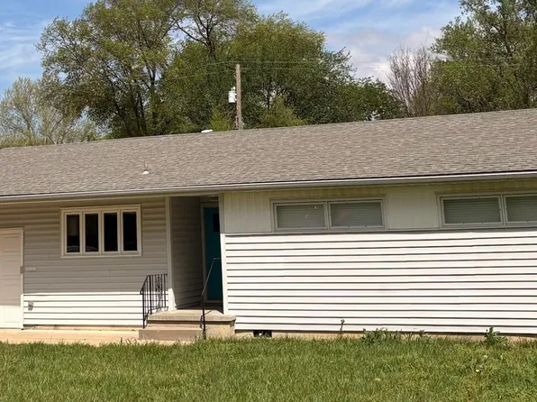 4824 SW 18th St, Topeka, KS 66604