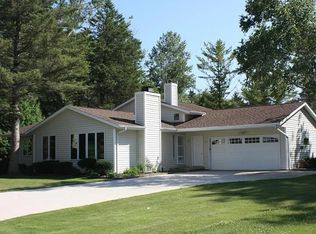 633 E Walnut Pl, Sturgeon Bay, WI 54235