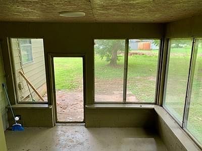 4th image of 606 Oak St