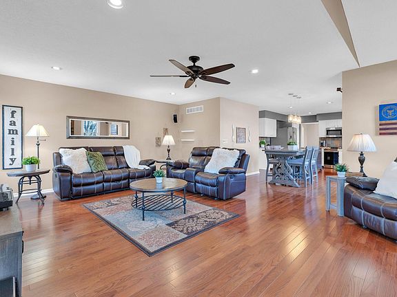 3rd image of 4014 Pioneer Ct