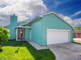 5700 SW Arrowhead Ct, Topeka, KS 66614