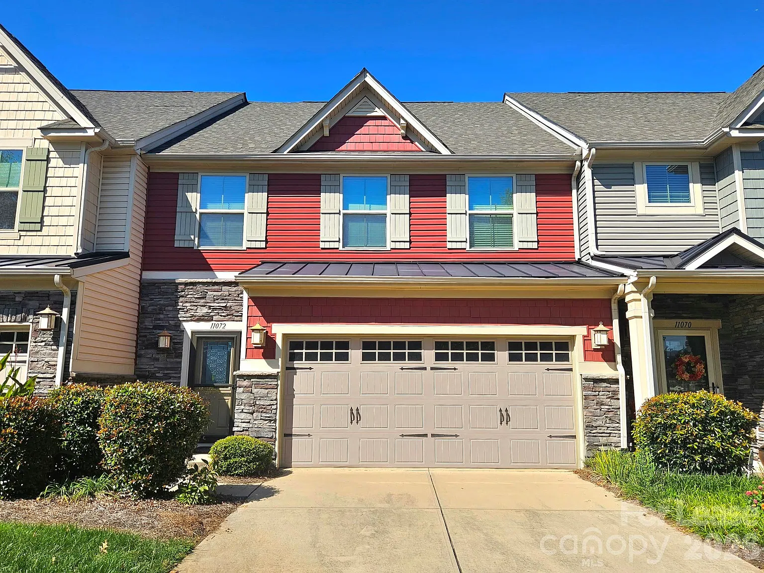 3 bed, 2.5 bath, 2133 sqft, $2,300 — Photo 1
