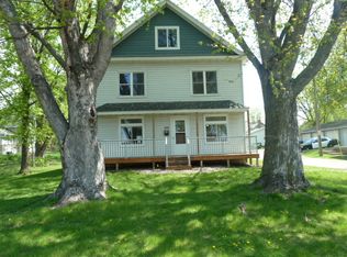 1112 Armstrong Ave N, Glencoe, MN 55336