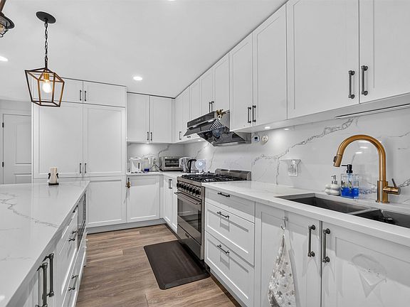 4th image of 451 W 63rd Ave