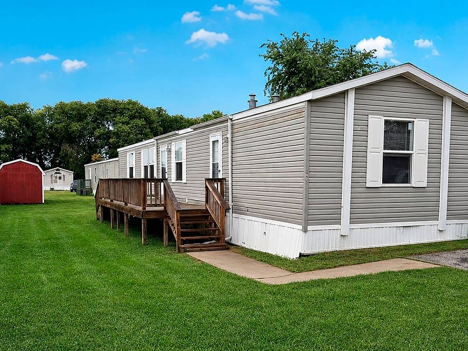1st image of 77 Pinewood Est #77