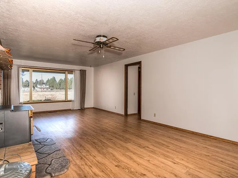 63310 Deschutes Market Rd — Photo 6