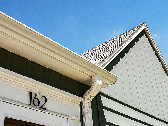 3rd image of 162 Farrell St