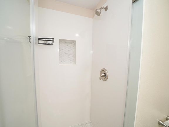 5th image of 1594 N San Antonio Ave #B