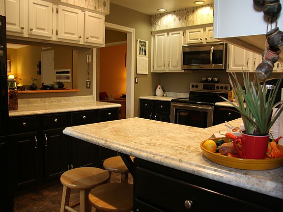 Eat-in Kitchen