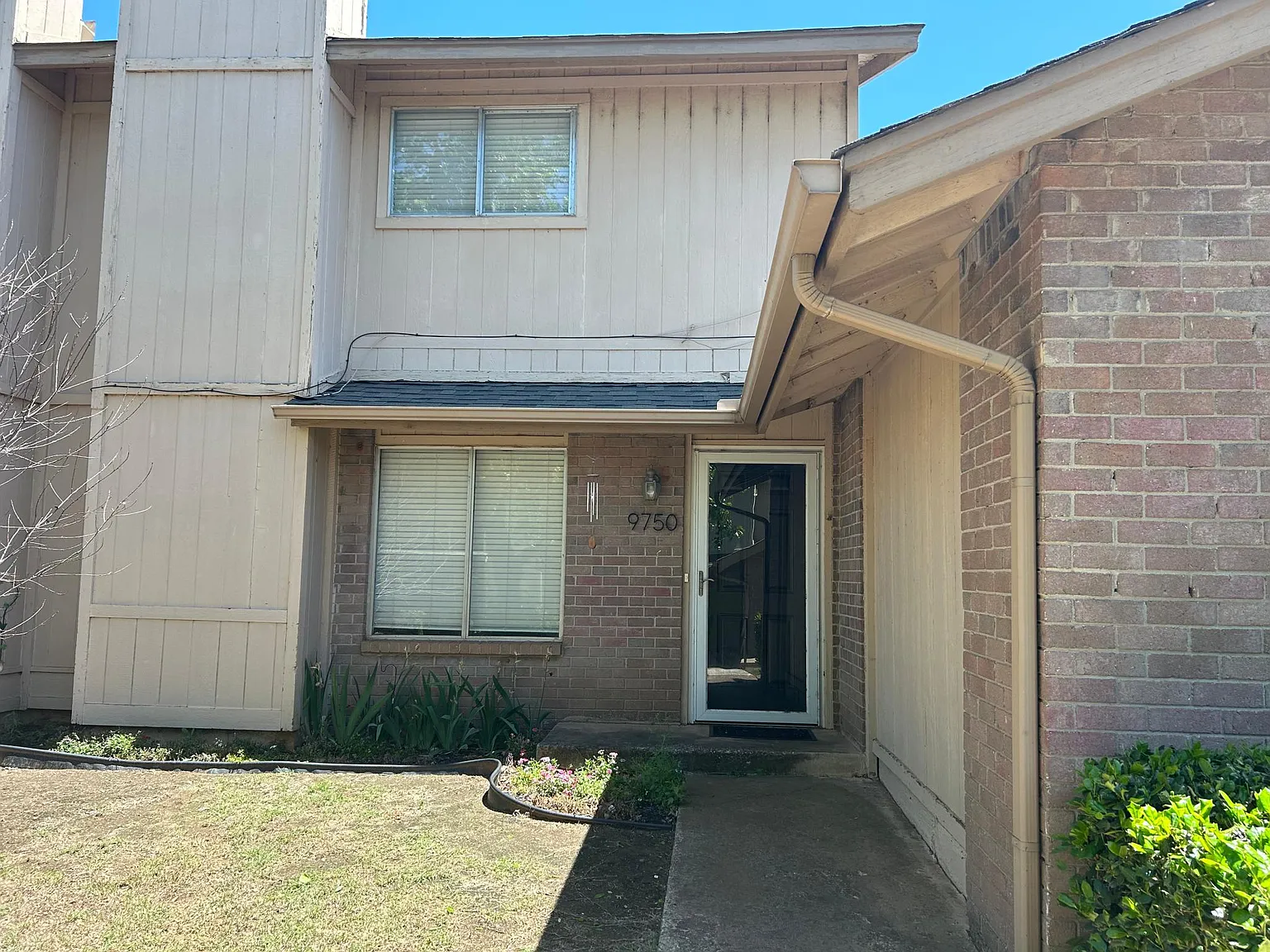 3 bed, 2.5 bath, 1474 sqft, $1,675 — Photo 1