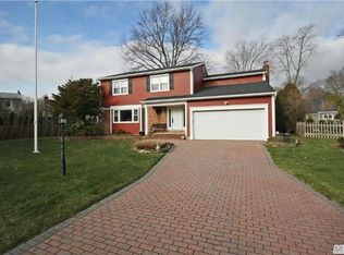 27 Maryetta Ct, Syosset, NY 11791