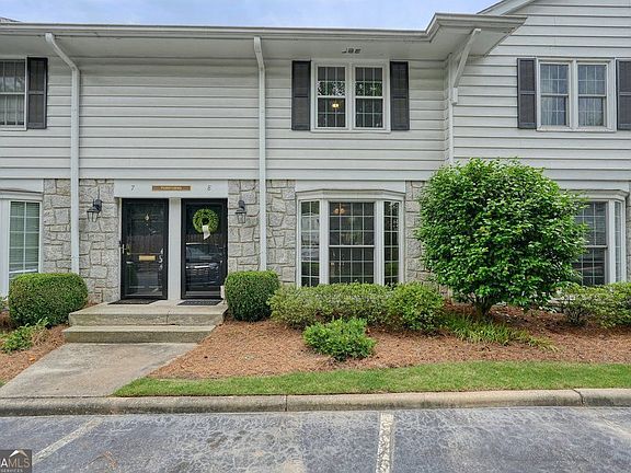 5th image of 136 Peachtree Memorial Dr NW #8
