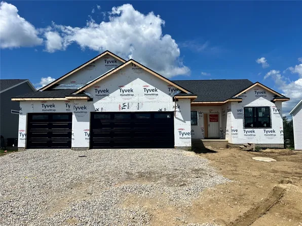 7414 Country Ridge Dr, Cedar Rapids, IA 52405