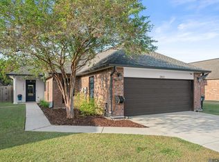 2822 Nicholson Lake Dr, Baton Rouge, LA 70810