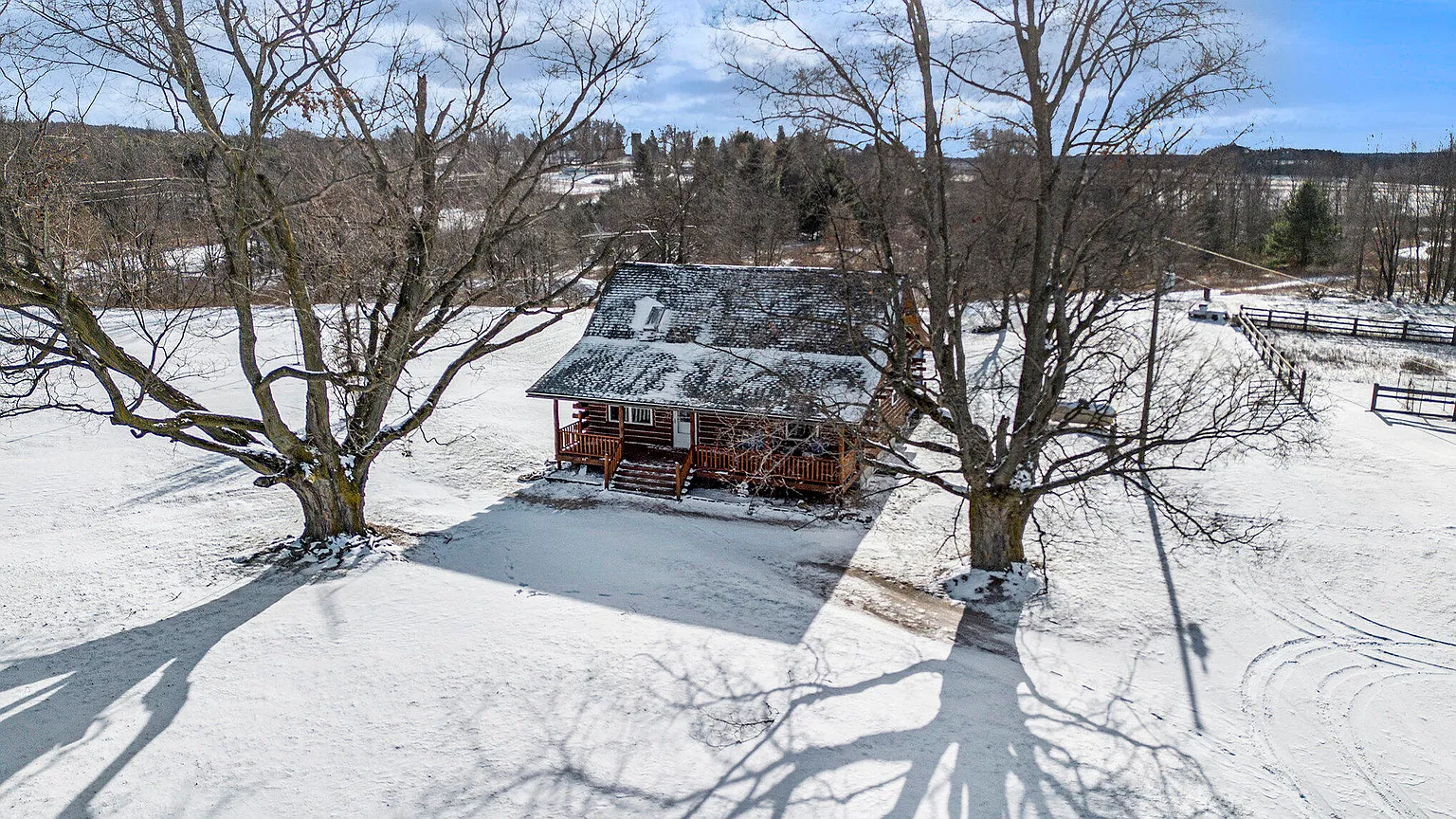 1055 Hoover Rd photo 1