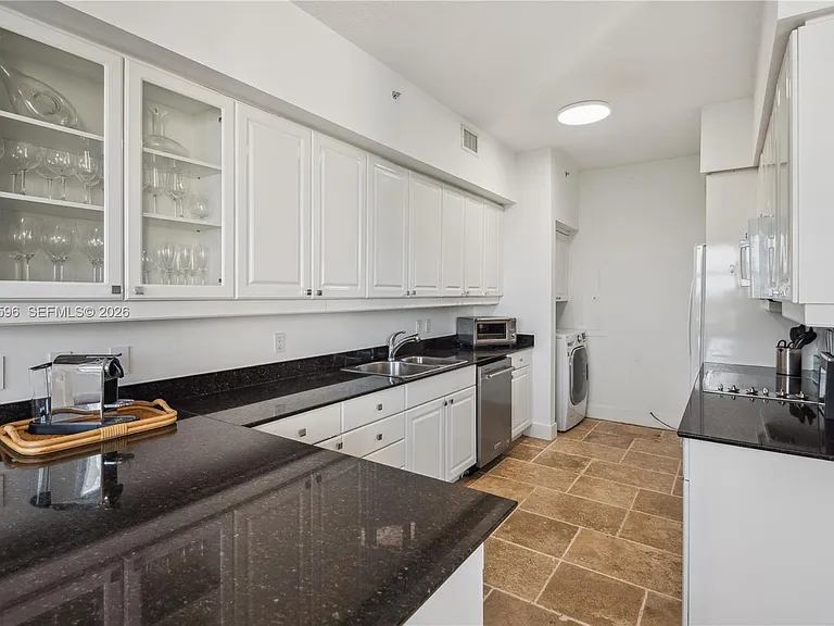 747 Crandon Blvd #Penthouse 10 — Photo 7
