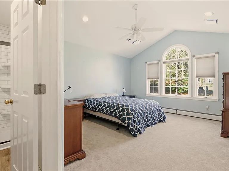 141 Laurel Ridge Ln — Photo 26