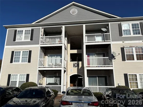 938 Plaza Walk Dr, Charlotte, NC 28215