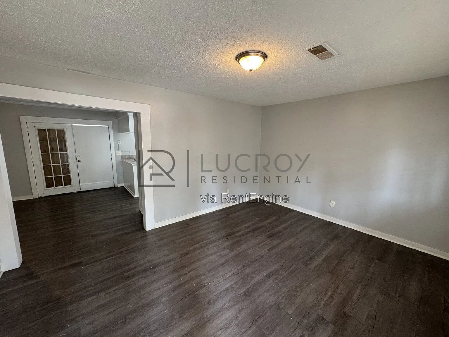 3 bed, 1.0 bath, 1115 sqft, $1,050 — Photo 2