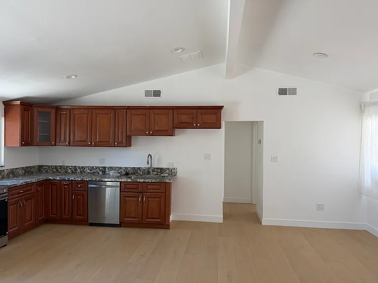 6751 Klondike Ave — Photo 2