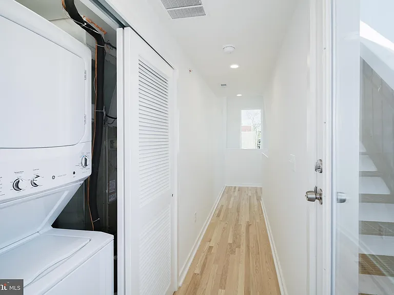 1842 E Harold St #4 — Photo 10