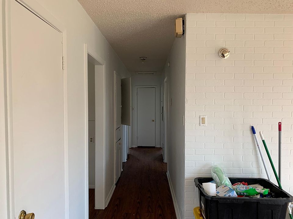 1st image of 2415 Redwood St